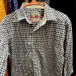Robert Graham size M Classic Fit. Casual button up.